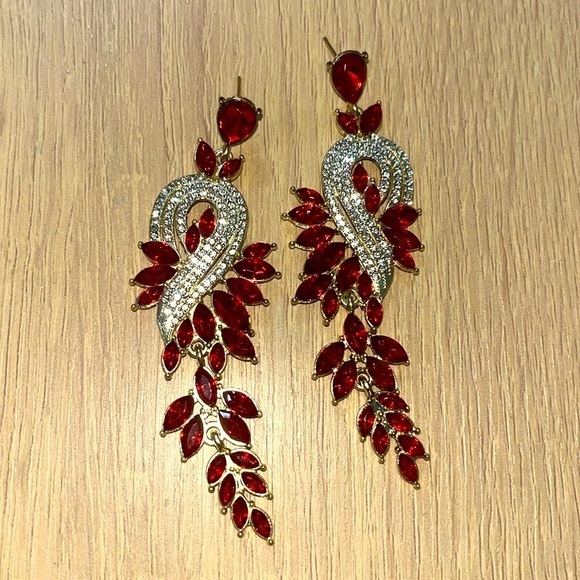 FABULOUS Rhinestones Decor Red Gold Dangle Earrings Earrings - Picture 1 of 5